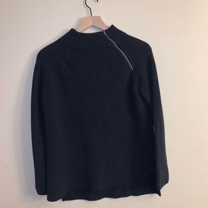 Black sweater with zip